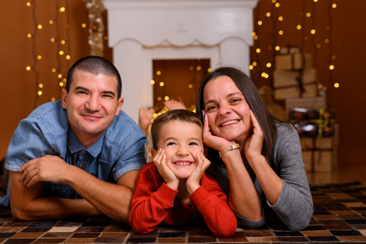 Детски фотосесии - Коледна фотосесия на Косе, мама и татко 9