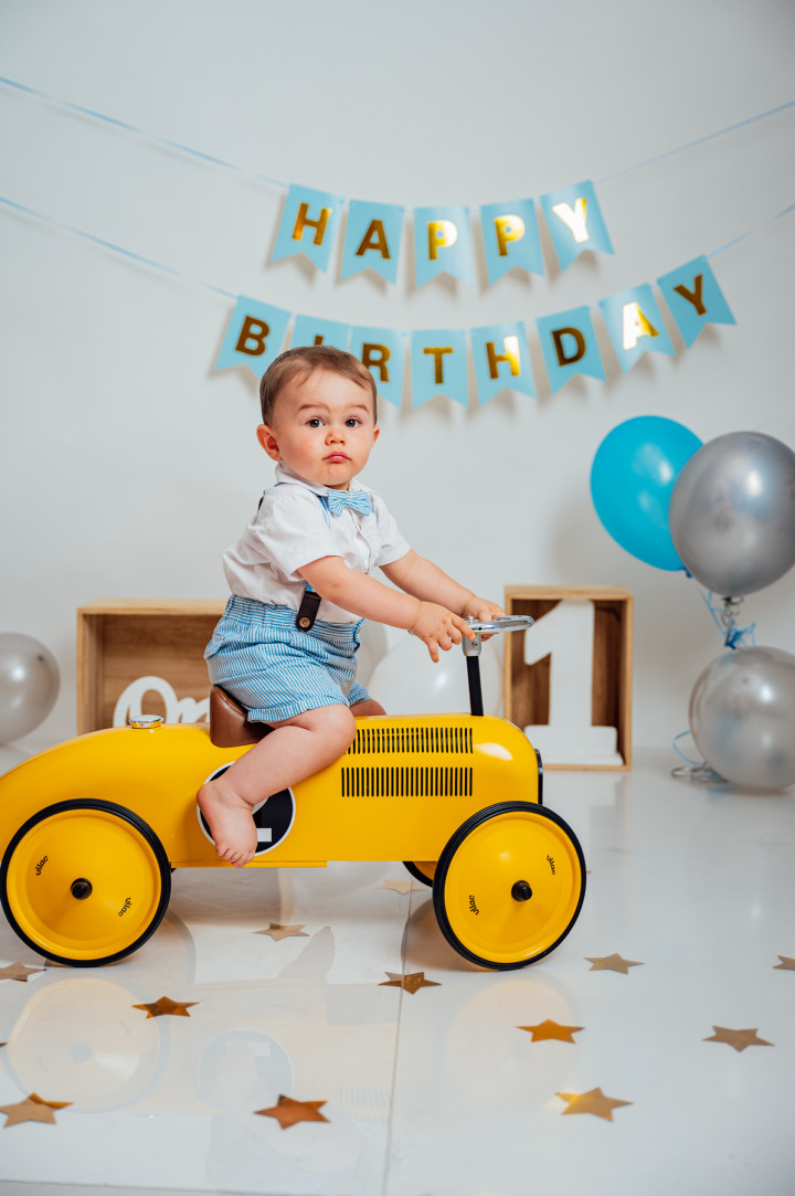 Детски фотосесии - Ванко smash cake 9