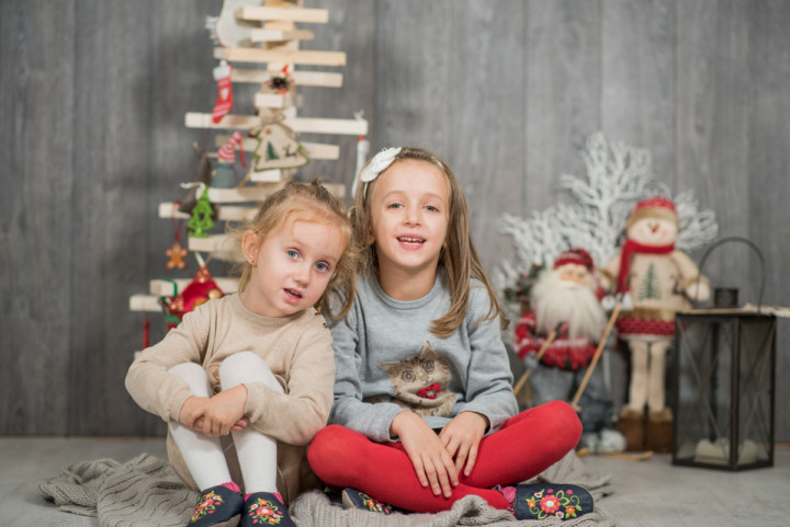 Детски фотосесии - Коледна фотосесия на Калина и Деа 2