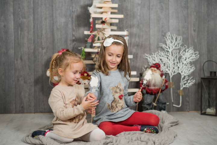 Детски фотосесии - Коледна фотосесия на Калина и Деа 6