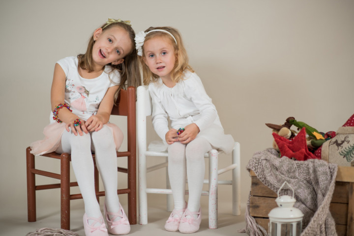 Детски фотосесии - Коледна фотосесия на Калина и Деа 7