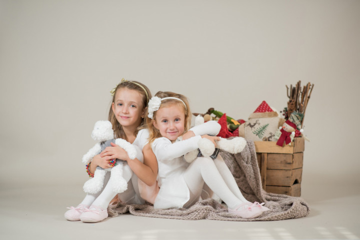 Детски фотосесии - Коледна фотосесия на Калина и Деа 9
