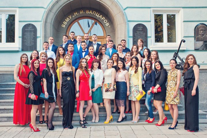 Абсолвенти - Морско училище - мениджмънт на водния транспорт