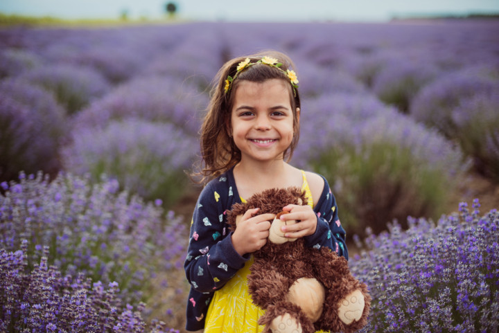 Детски фотосесии - Дария в лавандула 1