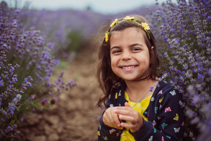 Детски фотосесии - Дария в лавандула 4