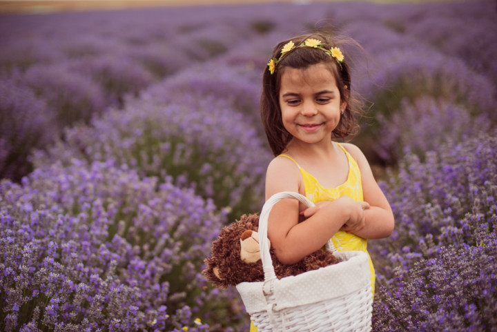 Детски фотосесии - Дария в лавандула 7