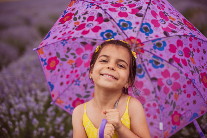 Детски фотосесии - Дария в лавандула 8