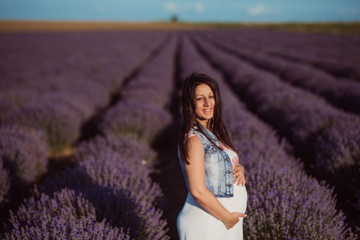 Фотосесия на бременна - Маргарита в лавандула 4